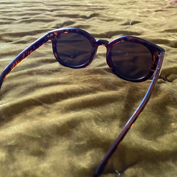 SHEIN tortoise shell sunglasses 🕶🤎 - Picture 5 of 5